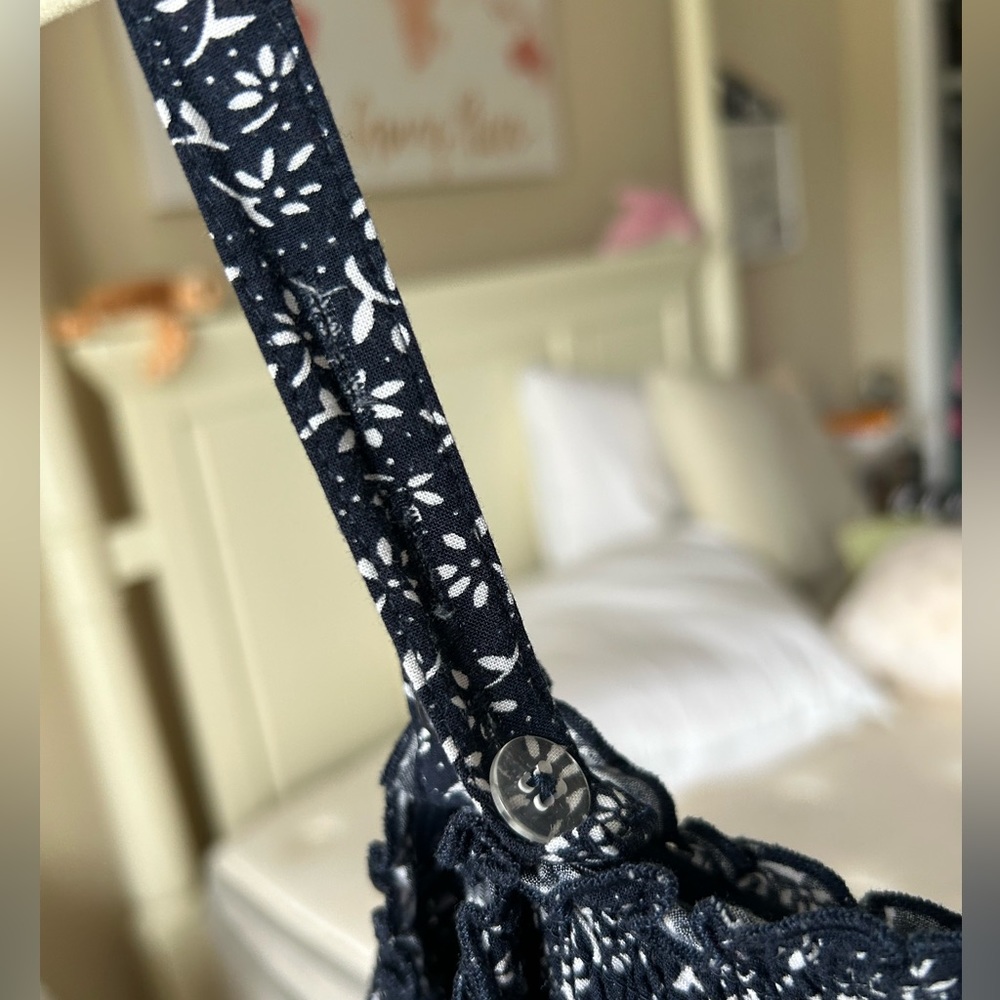 Hollister navy floral dress - Picture 3 of 4